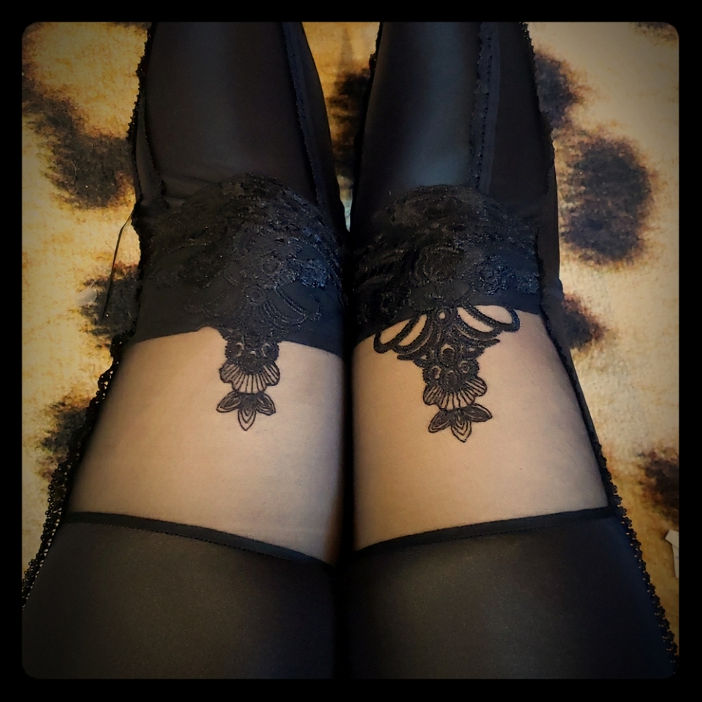 Chic Black Lace Detail Leggings